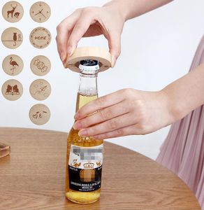 ビールオープナー付き冷蔵庫の磁石刻まれたパターン冷蔵庫磁石丸い木製ボトルオープナーホームキッチン装飾カスタマイズ利用可能な13デザインDW1246