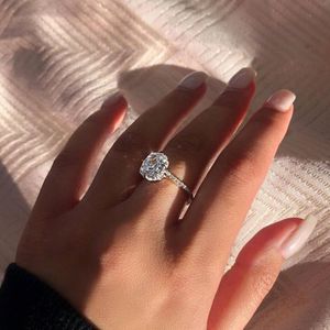 Ins Top Sell Wedding Rings Luxury Jewelry 925 Sterling Silver Cushion Shape White Topaz CZ Diamond Gemstones Party Zircon Eternity Women Engagement Band Ring Gift