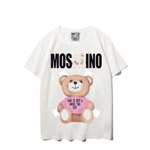 Blusas femininas camisas designer mulheres moschino camiseta verão marcas de luxo italianas novas tees desenhos animados urso solto algodão em torno do pescoço 2403186