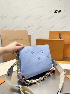 By The Pool COUSSIN PM حقيبة يد نسائية مصممة صيفية ثلاثية الألوان حقيبة كتف منتفخة بيج وأزرق منقوش سلسلة مضفرة Pochette Clutch