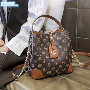 vendita all'ingrosso borse a tracolla da donna 2 colori elegante borsa retrò stampata spessa il popolare colore abbinato alla borsa a catena femminile tendenza pendente zaino Joker 6003 #