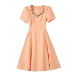 2023 여름 오렌지색 단색 드레스 짧은 슬리브 스퀘어 목 무릎 길이 캐주얼 드레스 W3L049510