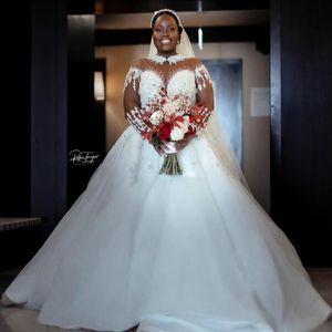 2023 suknia balowa sukienki ślubne luksusowe klejnot szyi kryształ iluzja z iluzją długie rękawy tiul Dubai Arabska panna mostka plus 238v