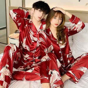 Kvinnors sömnkläderälskare pyjamas på våren och höststil Ice Silk Red Summer Leisure Wear långärmad tvådelar gifta män kvinnor