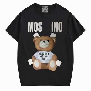 Kvinnors blusar skjortor designer kvinnor moschino tshirt sommar italienska lyxmärken nya tees tecknad björn lös bomull rund hals 24031813