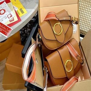 Lüks Tasarımcı Omuz Bages Çanta PU Deri Deri Crossbody Bag Cüzdan Cüzdanlar v Çift harfli çanta düz renk tote lüks kadın çantalar damlalık