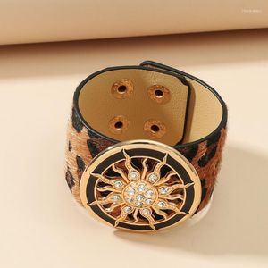 Bangle 2023 Exaggerated Sexy Leather Animal Pattern Flower Rhinestone Ladies Bracelet Travel Party Leisure Birthday Water Chain 1 Melv22