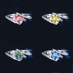 Gema colorida de alta qualidade moissanite 1 quilate cor de anel clássico Mossant anel de diamante 925 prata esterlina Jóias da moda Anel de noivado Anel de casamento Presente do dia dos namorados