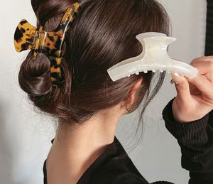 大型ヒョウ髪の髪のクリップ汎用ヘアアクセサリー複数のスタイル利用可能なユニークなヘアクリップであなたの髪型を強化する