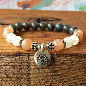 Link Armbänder Großhandel 8 mm Grade Mondstein Sonnenstein Lotus Charm Armband Krone Chakras Labradorit Handgelenk Mala Yoga