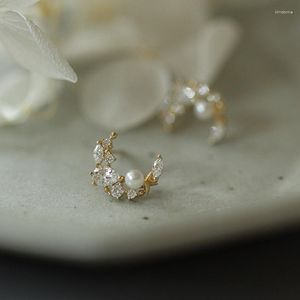 Studörhängen Romantisk pärla för kvinnor Moon Shape Clear Zircon 925 Silver Fine Jewelry Vintage Style Earlobe Piercing Accessory