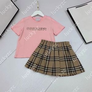 Set di abbigliamento di design di lusso T-shirt per bambini Pantaloncini con monogramma bianco Marchio di moda Estate Tesori per bambini e ragazze Cotone Due pezzi 3 colori