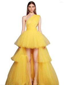 Повседневные платья Modphy Элегантное платье для женщин Одно плечо сетки сетки с плиссированной желтой макси.