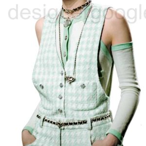 Zweiteiliges Kleid Designer 23SS Damen Designer Sets Strickanzüge mit Buchstabenknöpfen Mädchen Runway Luxusmarke T-Shirt Weste Crop Tops Leibchen und Oversleeve
