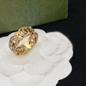 23 New Ring G Vintage Flower Rhinestones Do Old Ring Brass Material European And American Temperament Ring 9518