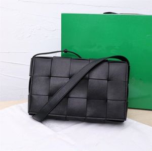 Umhängetaschen Crossbody Bag gewebtes Handtasche Kreuzkörper Geldbeutel Mini-Klappe Schultern Taschen einfache Leder magnetische Haspinne Innenraumpocke Socialite