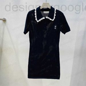 Vestidos casuais básicos designer de vestido de malha designer roupas femininas luxo e cor branca bloqueio gola de boneca manga curta oco