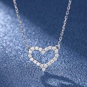 Designer Brand S925 Sterling Silver Mosang Diamond Necklace Womens Tiffays Jewelry Small and Luxury Love Stone Pendant Collar Chain