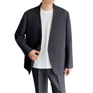 Mäns avslappnade skjortor Män koreanska Harajuku Streetwear Trendy Fashion Collarless Single Button Blazers Suit Jacket Man Loose Blazer 230625