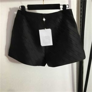 Summer Womens Fashion Shorts Xiao Xiang Logo Crushed Diamonds Plaid Design Invisible Zipper Pocket Short Women Designers Clothing