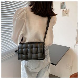 Lüks Tasarım çantası Omuz Çantaları Kalite Yüksek Moda kadın cüzdanları Debriyaj kılıfları CrossBody Klasik dokuma çantalar Bayan çantası 5A tote çanta