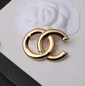 Pins Brooches Elegant Gold Plated Brand Designer Letters Brooch Fashion Famous Women Alloy Letter Pearl Crystal Rhinestone Suit Pin Jewelry 1V5Z