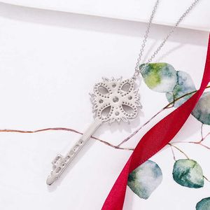 Designer's Brand Key Necklace Gold plating Full Diamond Snowflake Pendant Simple and Luxury Style Sweater Chain Womens High Quality 90MG