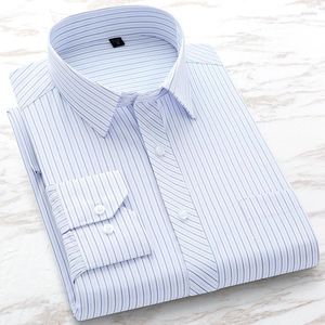 Herrklänningskjortor Herrens formella skjorta för mäns rutig långärmad Slim Fit Designer Business randig manlig social vit plus size s