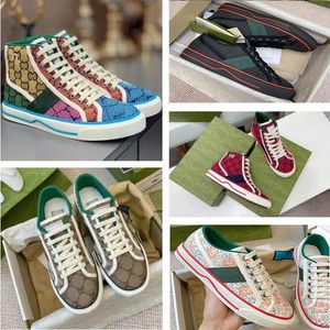 Hög kvalitet Män Rhyton Designer Sneaker Fritidsskor Dam canvas Lädermönster Gummisula Röd Grön Klänning Sneaker