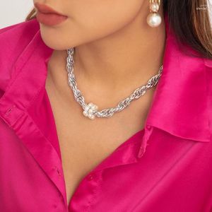Łańcuchy modny kręty łańcuch Naszyjnik vintage imitacja Pearl Temperament Biżuteria Kobiety projektant mody projektant