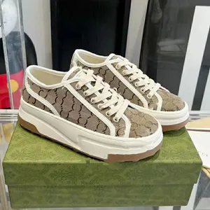 Designer-Tennis-Sneakers, Schuhe, Herren, Damen, Beige und Ebenholz. Original-Low-Top-Sneaker aus Segeltuch, klobige Sohle, Stoffbesatz, Plateauschuh 01