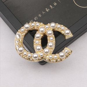 Elegant Designer Brand Letter Brooches 18K Gold Plated Inlay Crystal Rhinestone Fashion Jewelry Sweater Brooch Pin Wedding Party Gifts 20style