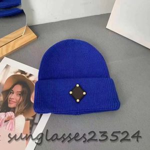 Parmodedesigner Beanie Women Warm Keeping Bonnet Candy Color Mönster Broderi på hösten och vinterhåren Blue Hat