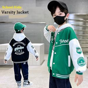 Jackor Spring Autumn Boys kontrast Alfabetet Single-Breasted Varsity Jackets School barn outfit toppar barn sportrockar 3-14 år 230626