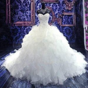 2022 Luxury pärlstav bollklänningar bröllopsklänningar brudklänningar prinsessa älskling korsett organza ruffles katedral tåg vestido de n303h