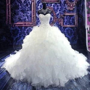 2022 Luxury pärlstav bollklänningar bröllopsklänningar brudklänningar prinsessa älskling korsett organza ruffles katedral tåg vestido de n241o