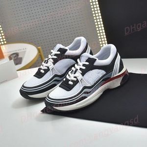 Högkvalitativa sneakers designers casual skor klänning skor lyx kalvskinn sneaker kvinnor reflekterande tränare mocka läder tyg laminerade lapptäcke platt sneakers