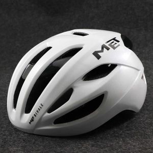 サイクリングヘルメットはRiva BICYCヘルメット超軽量ロードヘルメットレーシングアウトドアスポーツマウンテンヘルメット女性と男性に乗っている帽子hkd230626