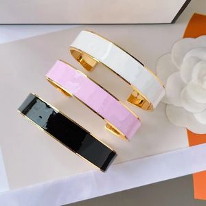 Ny Multicolor Open Bangle Justerbar humaniserad designarmband Lovely Pink Valt lyxig gåva kvinnlig vän Charm utsökta premiumsmycken Tillbehör