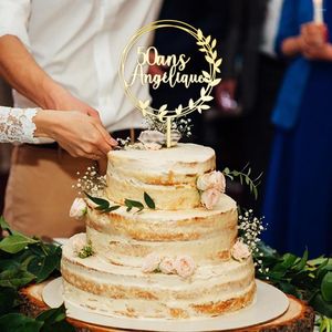 お祝い用品パーソナライズされたカップルの名前ウエディングケーキトッパーと素朴な花輪カスタムボーホーフローラルトッパー（8020）