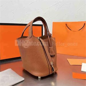 Designer quente para homem e mulher bolsa de balde bolsa de dedo do pé fechada camada de couro de vaca cesta de comida bolsa de ombro para todos os jogos bolsas femininas de couro genuíno bolsas mãe e filho