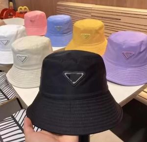 Luxury Nylon Bucket Hat For Men and Women High Quality Designer Ladies Mens Spring Summer Färgglada röda läder Metal Sun Hats Nya fiskare Caps presenter