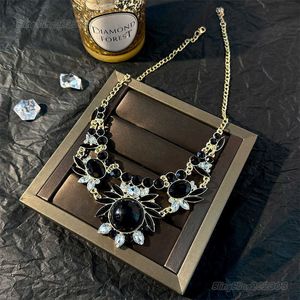 Fashion Exaggeration Crystal Pendant Necklace Locket Necklaces Chains For Women Fashion Design Dark Hip Hop Jewelry Collar Chain