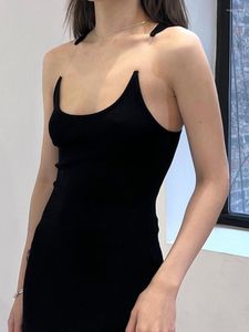 Vestidos casuais simples preto regata com alças invisíveis vestido para mulheres sexy slim-fit lápis sem costas com espaguete verão 2023