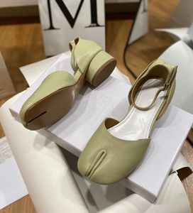 Sommar lyxiga maisons sandaler skor Mary-jane tabi nappa läder margielas pumpar party bröllopsklänning chunky klackar tröst gå eu35-41