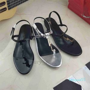 2023-Designer Kvinnor Sandaler Läder Läder Flat Mules Cassandra Beach Slippers Open Toe Flat Heel Sandaler Elegant Sexig utomhusmetalliska bilder