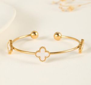 أزياء شاحنات سوار Clover Designer Jewelry Bracelet Women's Women 18K Gold Plated All Crystal Clover Flower Cuff قابل للتعديل مفتوح عيد الحب المجوهرات