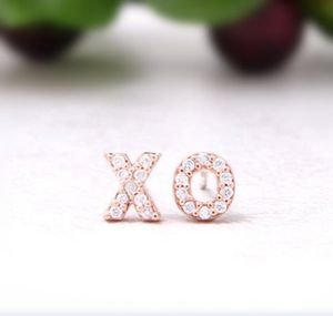 Moda Mektup XO Ile Rhinestones Kulak Çıtçıt Altın Gümüş Gül Üç Renk Opsiyonel Erkekler Ve Kadınlar için Uygun4829502