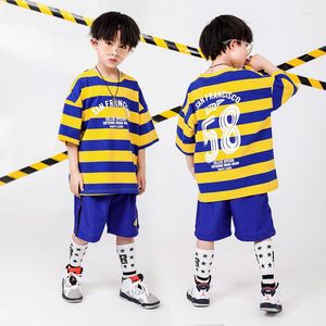 ステージウェア卸売サマーガールズボーイズジャズボールルームダンシングコスチュームキッズTシャツトップジョガーパンツヒップホップダンスフェスティバルショー服