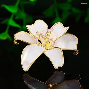 Broş High-end Çiçekler Kadınlar Için Lüks Zirkon Zarif Doğal Kabuk Petal Broş Pin Moda Elbise Broche Femme Bijoux